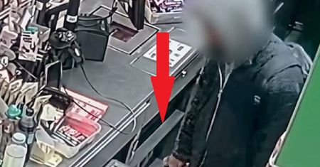 Poszedł do sklepu. Wyciągnął nóż. Zażądał hot doga