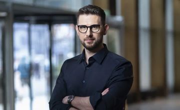 Holding Solorza zarobi mniej z prądu. Nie wyrobił się z budową