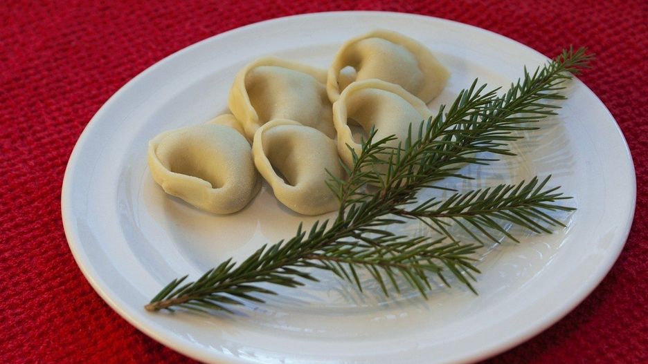 Jak zrobić uszka do wigilijnego barszczu? Sprawdź ten prosty przepis.