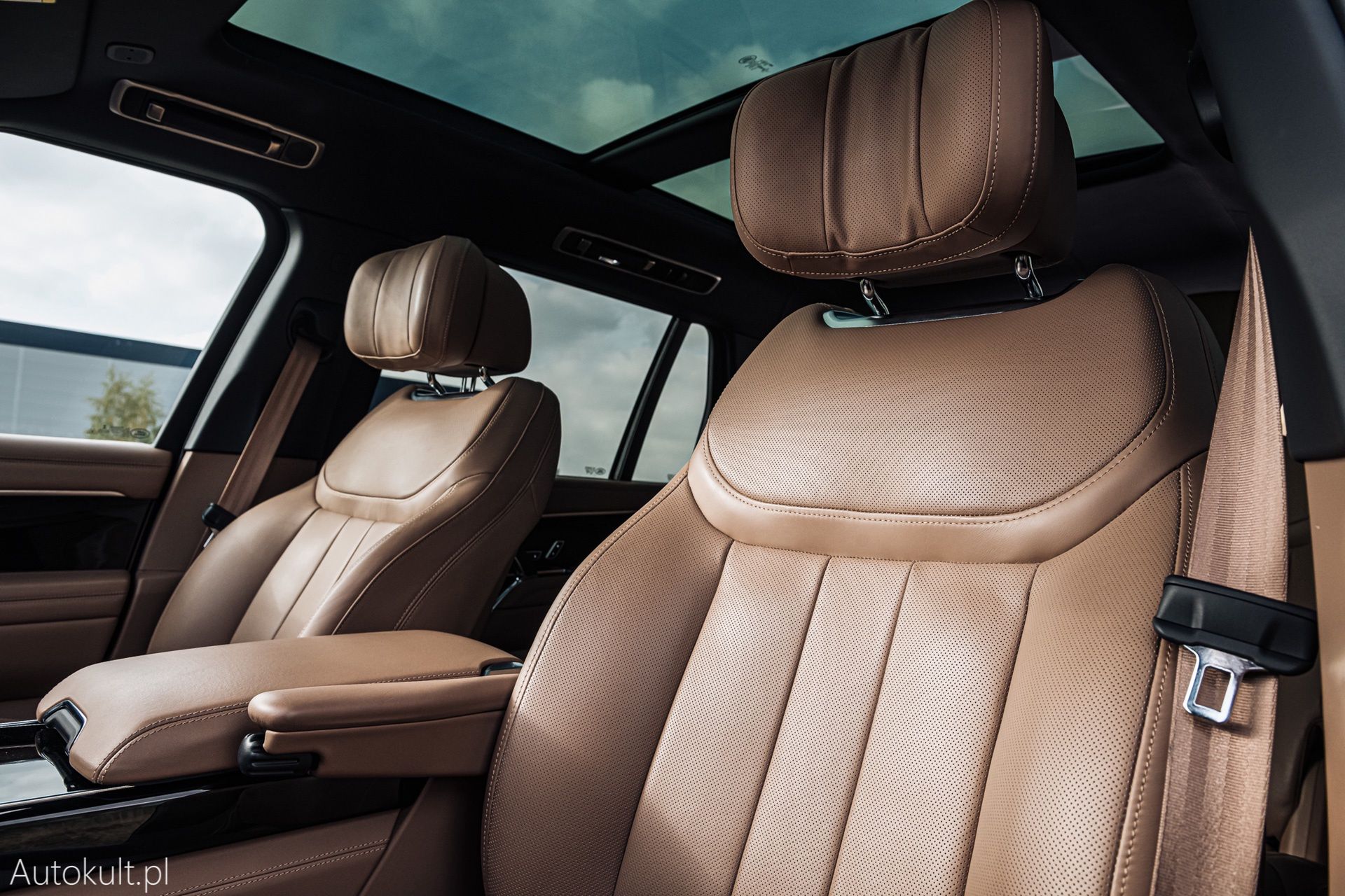Range Rover (2022) vs Bentley Bentayga S (2022) vs Mercedes-Maybach GLS 600 (2022)