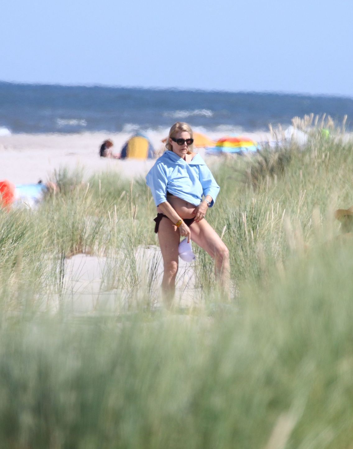 Grażyna Szapołowska wygrzewa się na jurackiej plaży