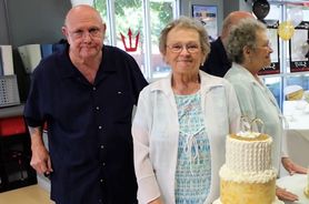 Po 53 latach małżeństwa oboje zmarli na COVID-19. Do końca trzymali się za ręce