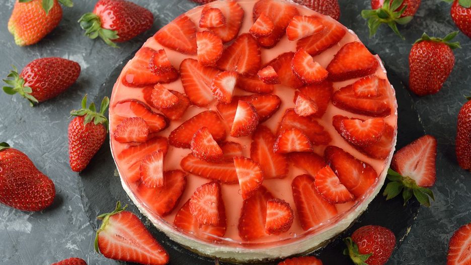 Strawberry cheesecake with jelly