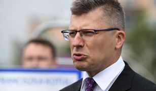 Kampania wyborcza w Rzeszowie. Ulotki Marcina Warchoła przed kościołami