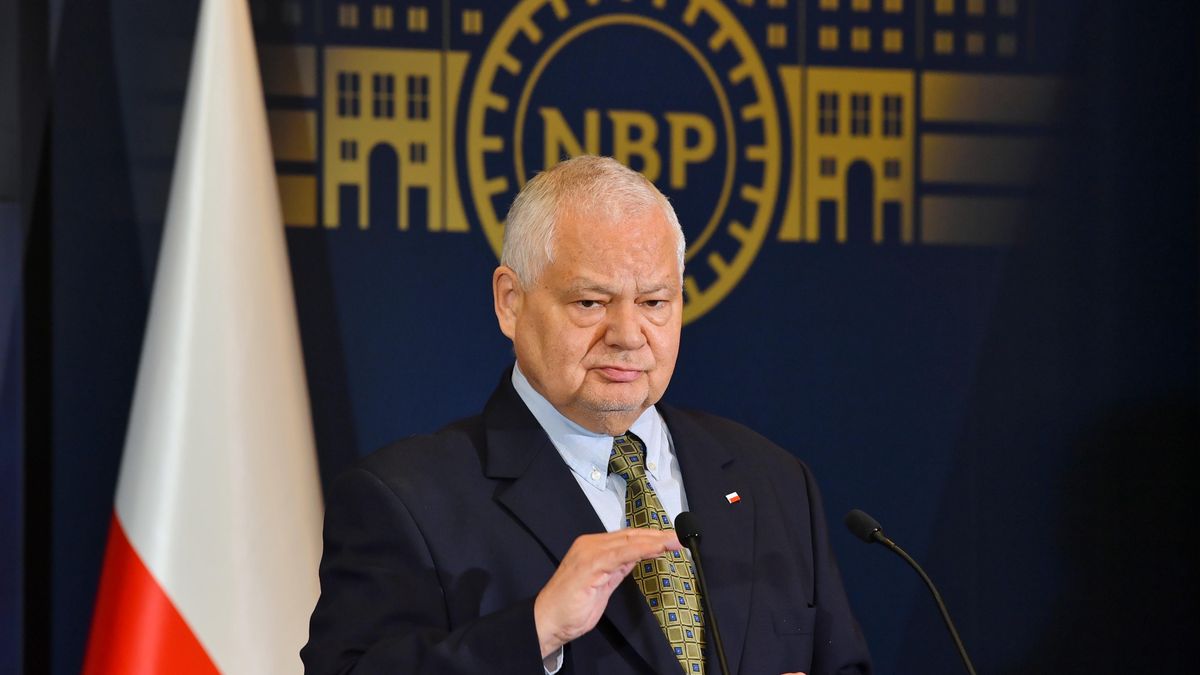 Adam Glapi�skiWarszawa, 09.09.2021. Prezes Narodowego Banku Polskiego Adam Glapi�ski podczas konferencji prasowej w siedzibie NBP w Warszawie, 9 bm. Konferencja dotyczy�a  oceny bie��cej sytuacji ekonomicznej w Polsce. (jm) PAP/Radek PietruszkaRadek Pietruszkaanalista, ekonomia, ekonomiczna, ekonomista, finanse, konferencja, Narodowy Bank Polski, NBP, ocena, portret, prasowa, prezes, profesor, siedziba, sytuacja, BINARY<(9) bytes>