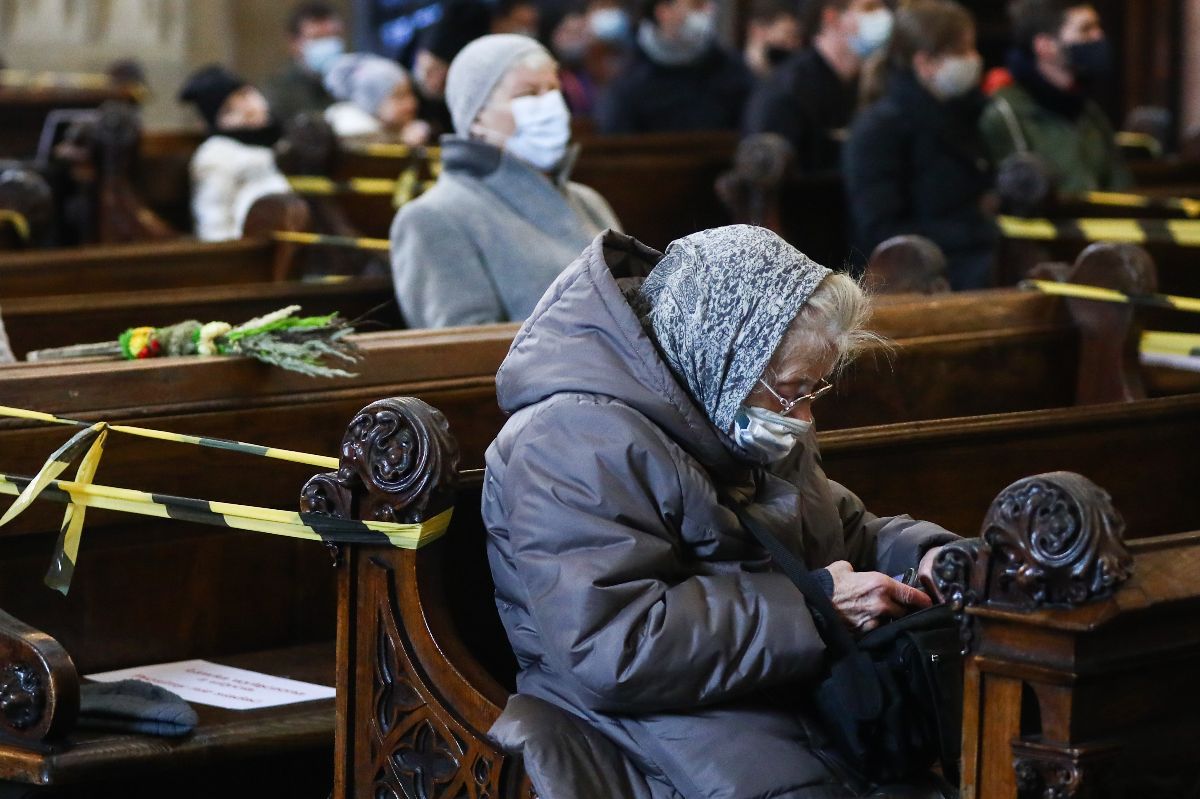 Jak księża liczą wiernych w kościołach? Dwie metody zaskakują