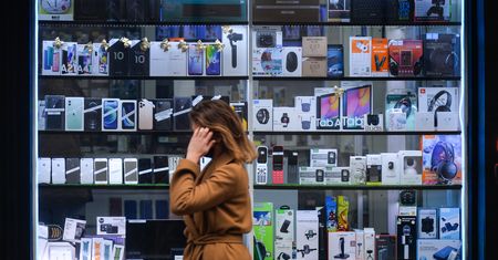 Sprzedawał telefony i komputery, których nie miał. Oszukał na 100 tys. zł. Grozi mu 8 lat więzienia