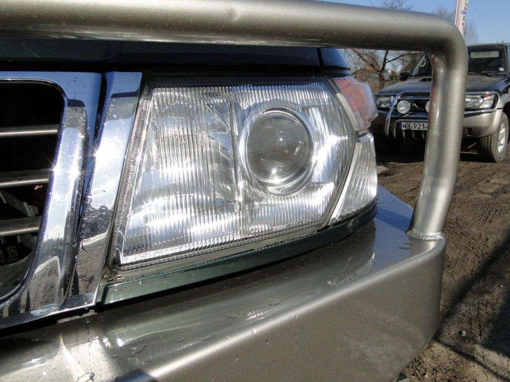 Prawdziwy rarytas: oryginalne, soczewkowe reflektory ksenonowe ze statycznym doświetlaniem zakrętów