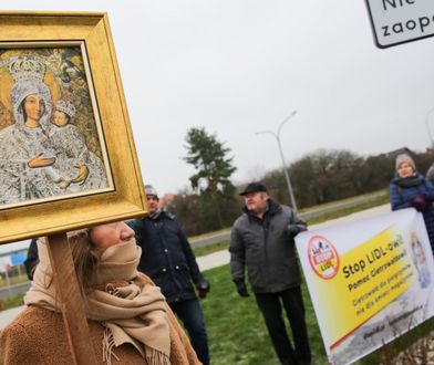 Z Matką Boską przed Lidlem. Protestujący wyszli na ulice