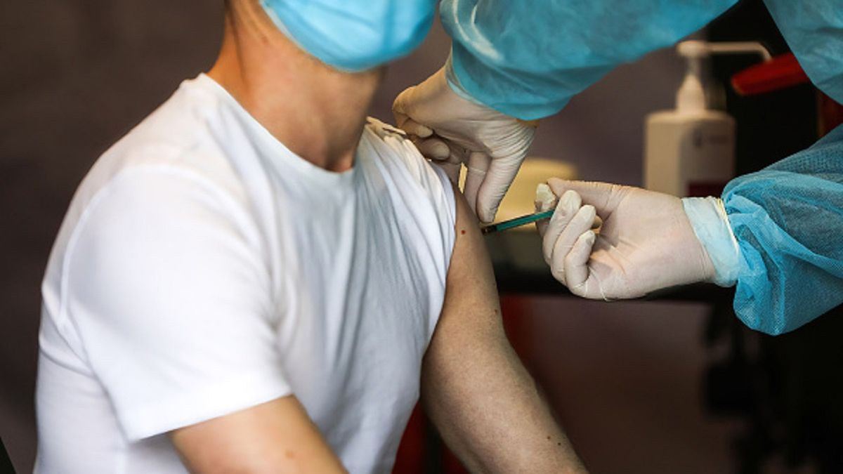 Szczepionka wydaje się łagodzić objawy “długiego covidu”