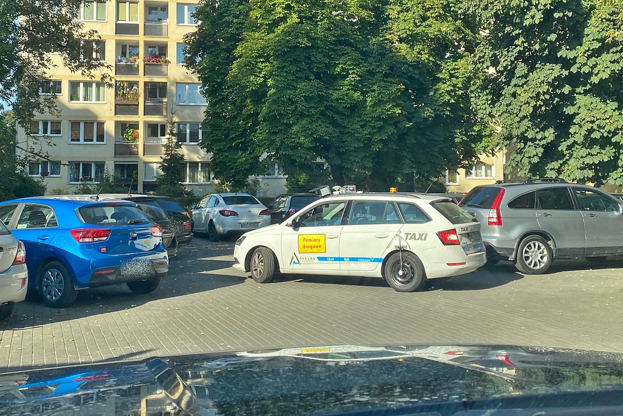 Tajemnicza škoda z kamerami jeździ po Warszawie. Tłumaczymy, co to za auto