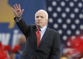 John McCain ma raka mózgu. "Senator i rodzina rozważa opcje leczenia"