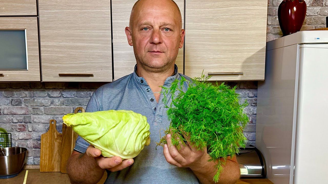 Przepyszna młoda kapusta na ciepło. Danie, które zrobisz bez kombinowania