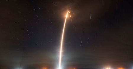 Internet satelitarny Starlink wkracza do Polski. Ile trzeba zapłacić i jak szybko go dostaniesz?