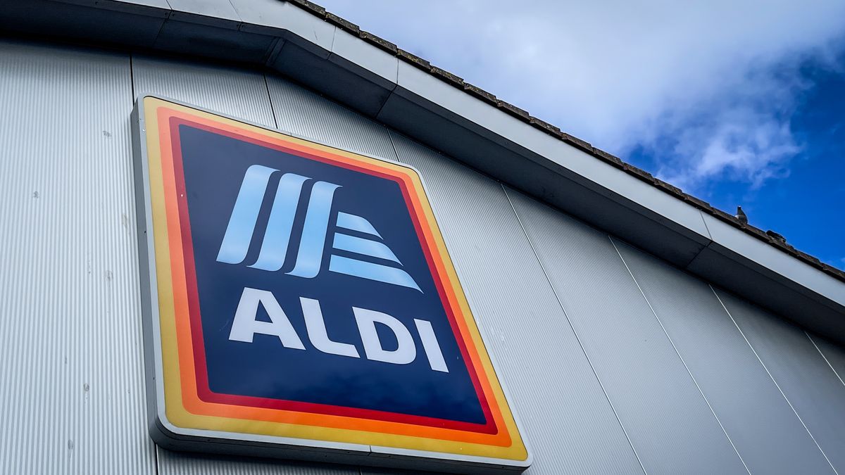 BRISTOL, UNITED KINGDOM - MARCH 05: The Aldi logo is displayed above the door to a branch of the supermarket retailer Aldi on March 05, 2023 in Bristol, England. Aldi is a German multinational family-owned discount supermarket which has chains operating in over 10,000 stores and in more than 20 countries including the UK. (Photo by Matt Cardy/Getty Images)