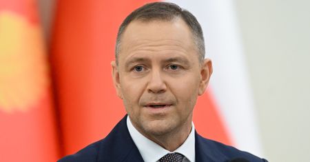 Prezydent o podpisie pod ustawą paliwową. Mówi o "alibi"