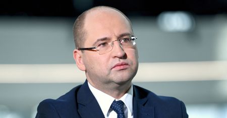 Koronawirus w Polsce. Adam Bielan dopytywany o dobowy rekord zakażeń. Burza na antenie TVN24