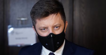 Ozdrowieńcy tylko z jedną dawką szczepionki? Szef KPRM: "Taka decyzja jednak nie zapadła"