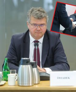 Wąsik od razu w akcji. Nagle wstał i pokazał dokument