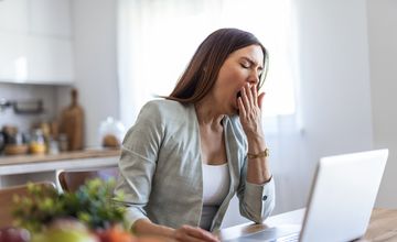 Ekspert: ziewanie jako jedna z metod obrony przed deepfake'ami