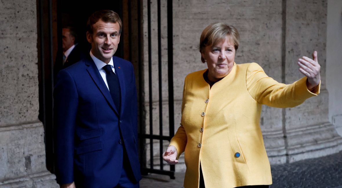 Emmanuel Macron i Angela Merkel rozpoczęli rozmowy z Moskwą i Mińskiem w sprawie kryzysu migracyjnego ponad naszymi głowami