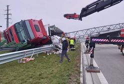 Trasa S7 zablokowana. Przewróciła się ciężarówka