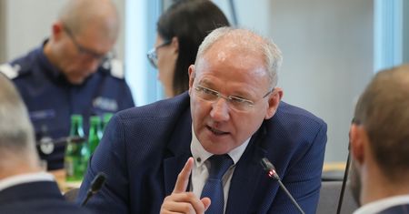 Pokazał poobijaną twarz. Zaczepia publicznie 22-letnią narzeczoną