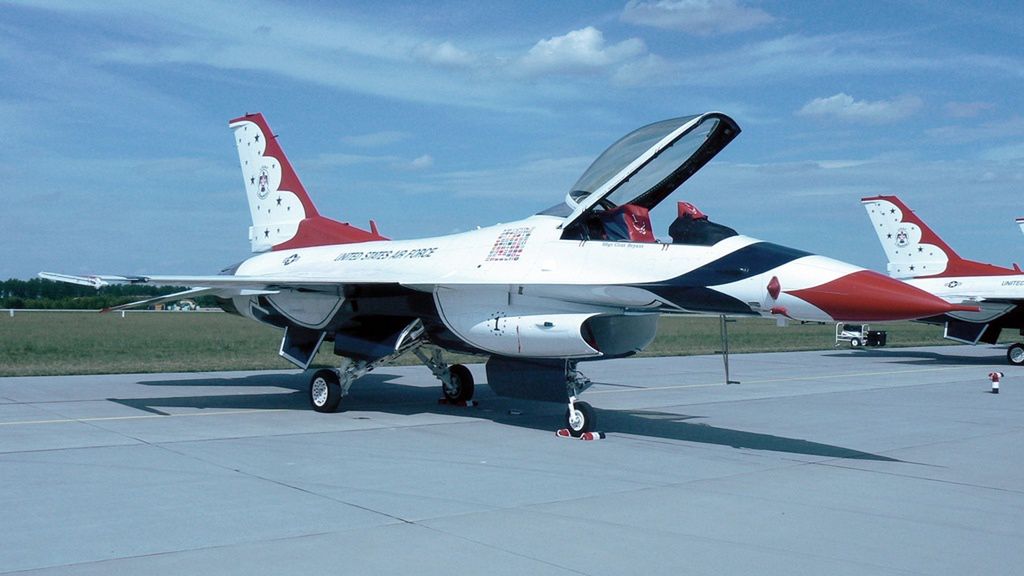 F-16 zespołu akrobacyjnego Thunderbirds