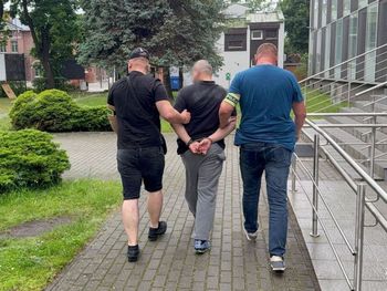 Ukrywał się w piwnicy. Policja i tak go wytropiła