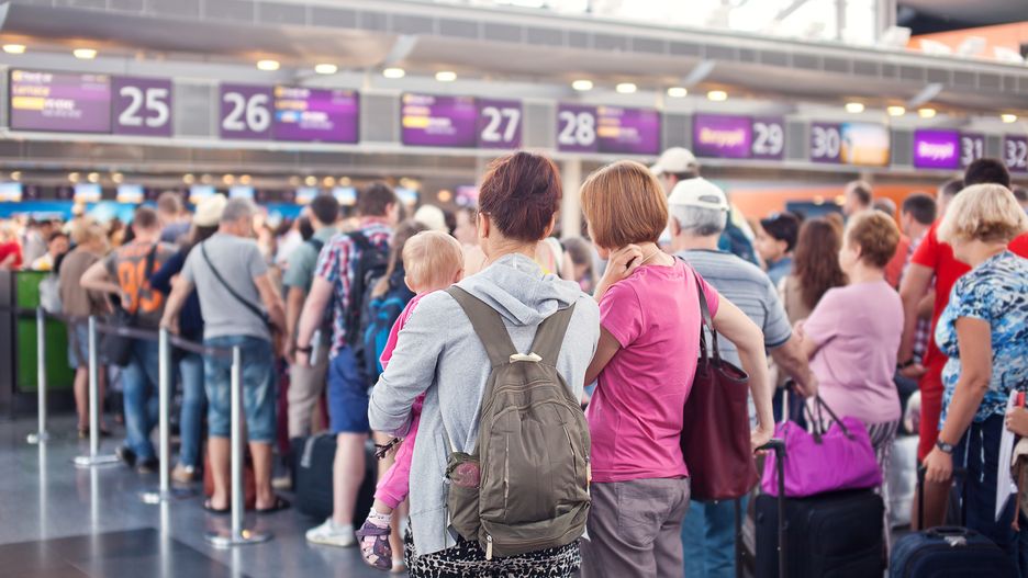 Tłumy na europejskich lotniskach to w tym sezonie norma