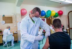 Premia za szczepienie. Sieć handlowa zachęca pracowników