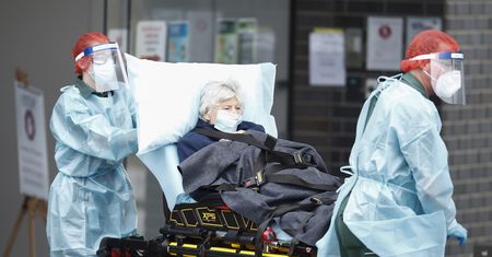 Niepokojące wyniki badań. Koronawirus wywołuje takie same szkody, jak zawał serca