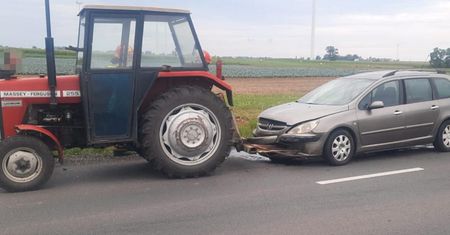 Ponad 3 promile za kierownicą. 30-latek wjechał w ciągnik