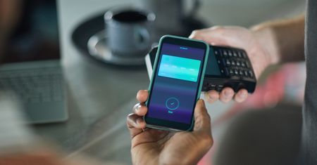 Karty płatnicze i mobilne płatności NFC – tak dziś płacą Polacy!