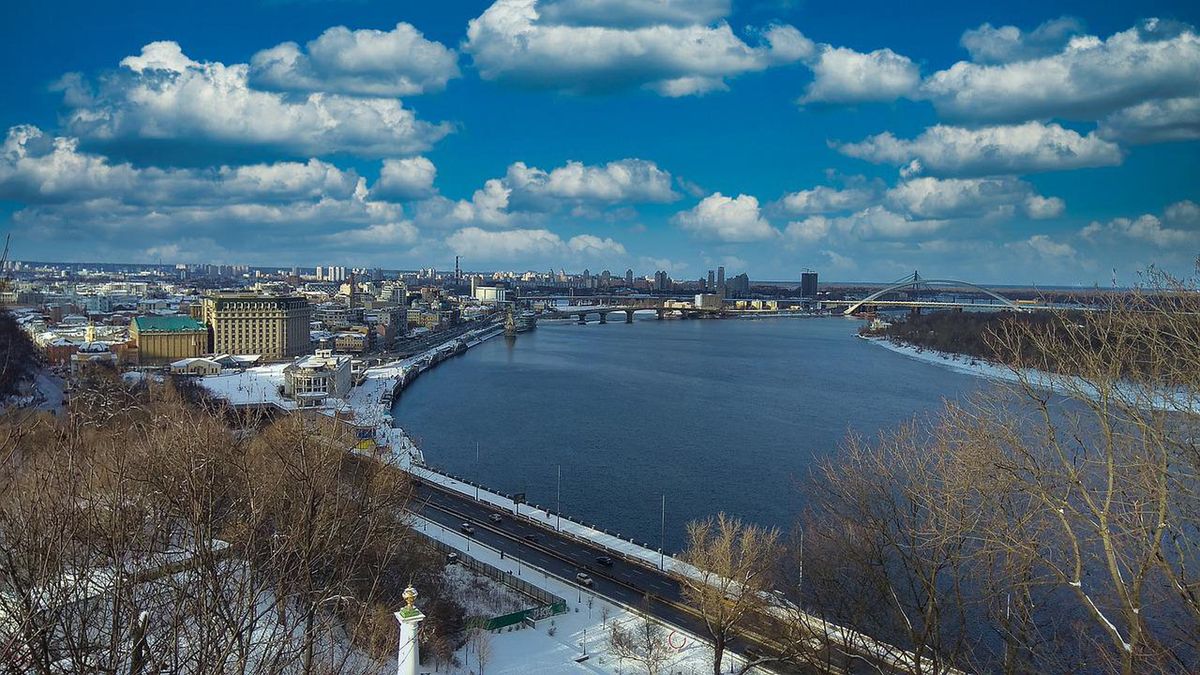 Rosjanie wysadzili tymczasową zaporę na kanale przy rzece Dniepr. Ukraińskie służby informują o stratach. Zdjęcie ilustracyjne