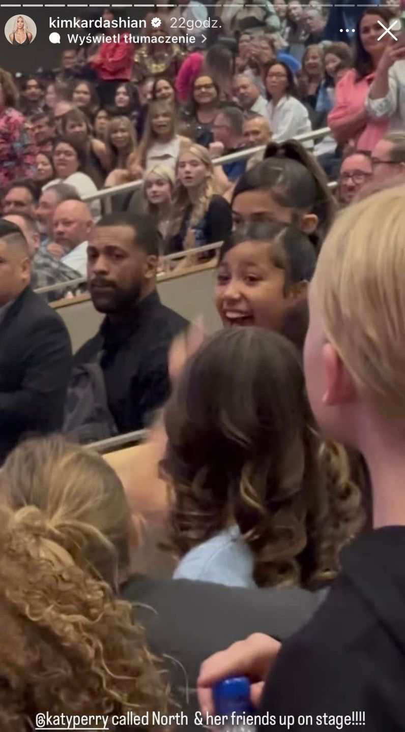 Córka Kim Kardashian pojawiła się na scenie z Katy Perry
