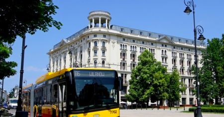 Warszawa. Autobusy ruszyły z gazem. I lodówką. 100 niskoemisyjnych Solarisów dla stolicy
