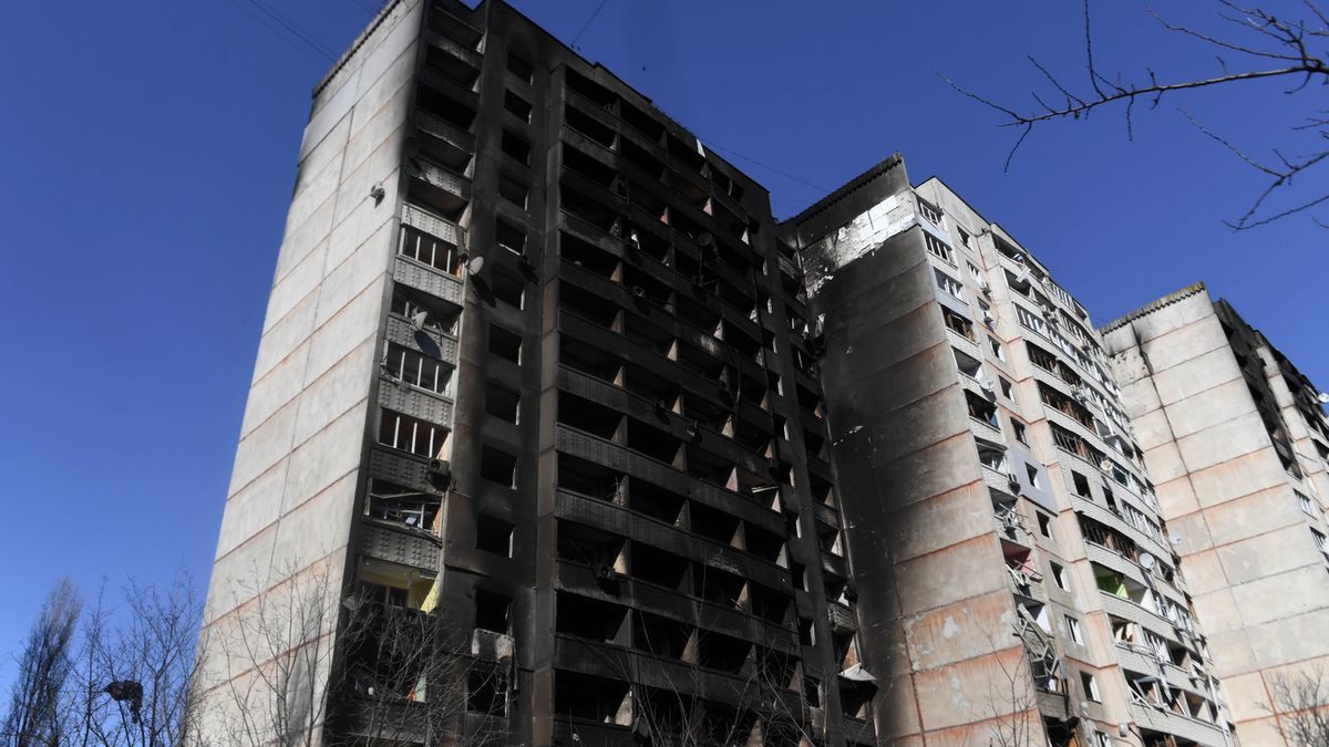 Spalony blok mieszkalny w Charkowie 