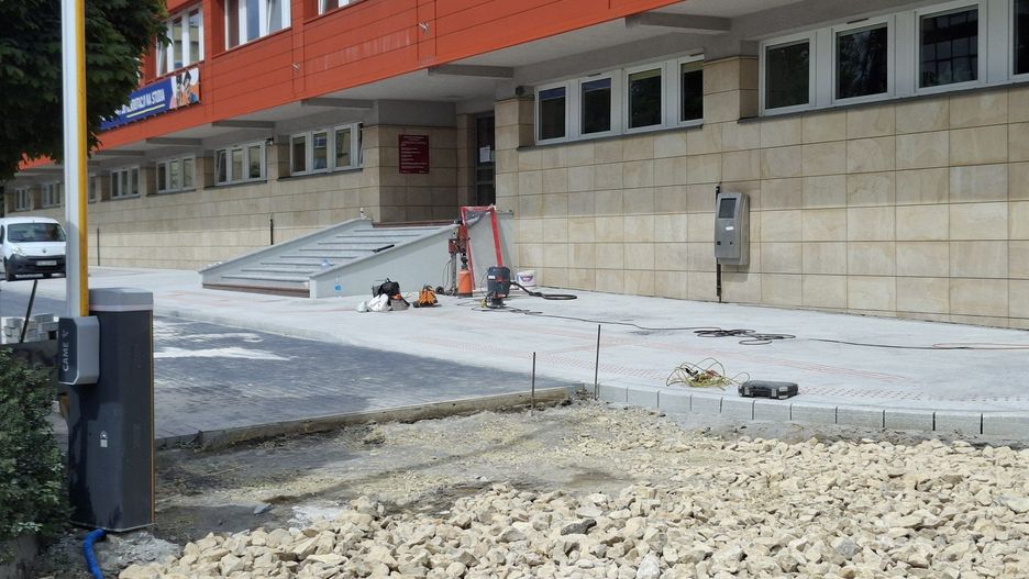 Remont otoczenia uniwersytetu w Częstochowie dobiega końca
