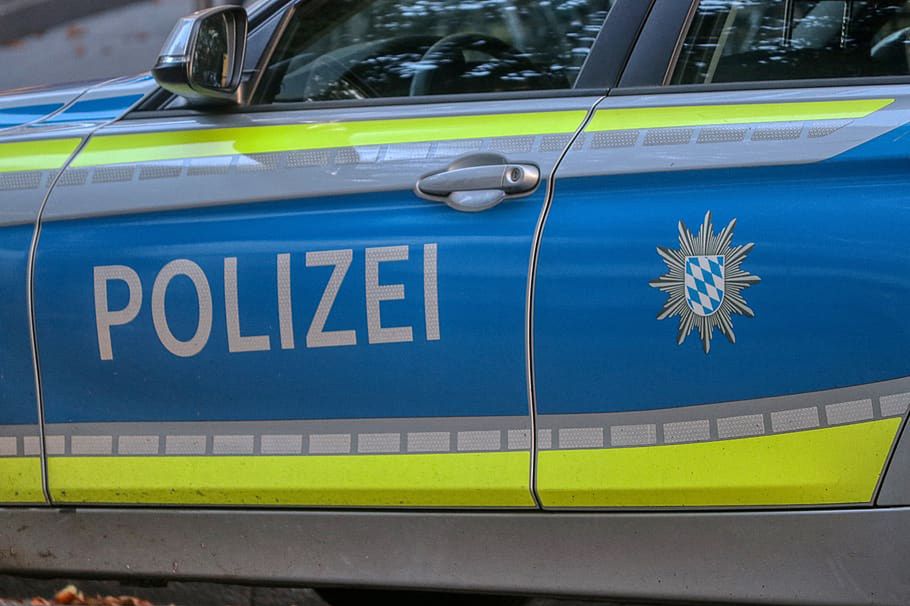 Policjanci z Niemiec trafili podczas kontroli drogowej w pobliżu granicy z Polską na vana, którym  podróżowało 29 Syryjczyków