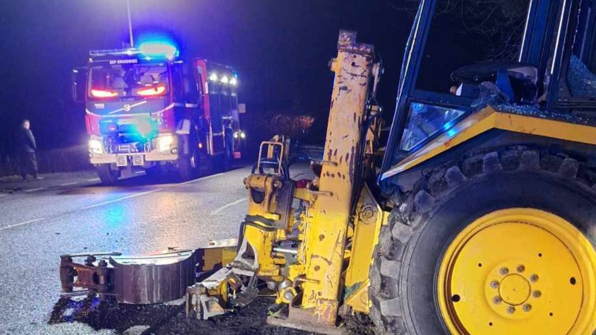 Audi zderzyło się z koparką niedaleko Gorzowa Wielkopolskiego