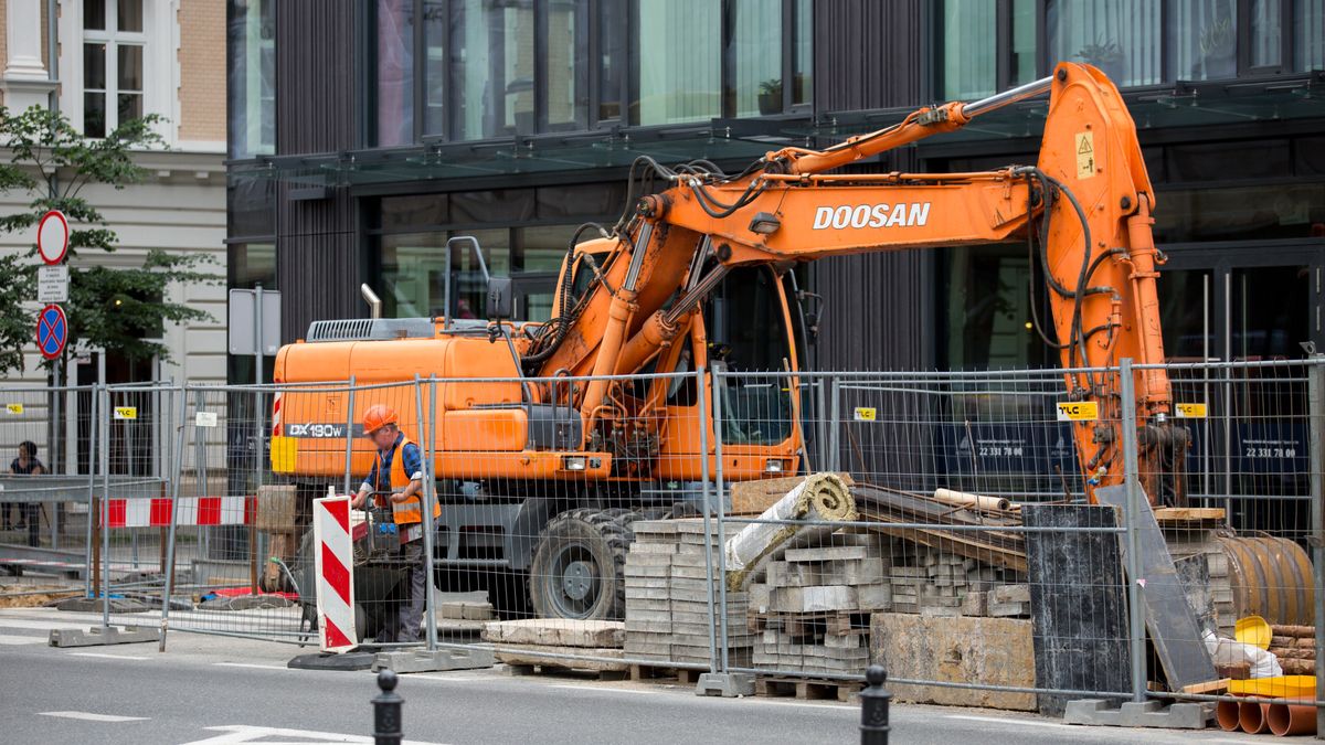 Budowlanka to branża, w której pracodawcy nadal chcą zatrudniać.