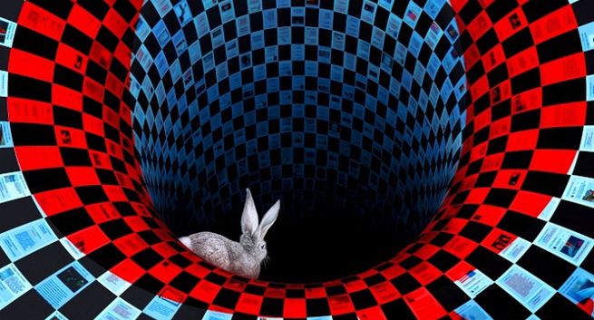 Nowy serial dokumentalny „Q: Nadchodzi burza” o początkach i sposobach działania QAnon w HBO GO (wideo)