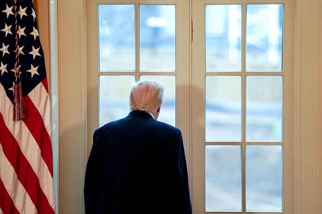 Ten projekt miał być symbolem prezydentury Trumpa. Właśnie stanął