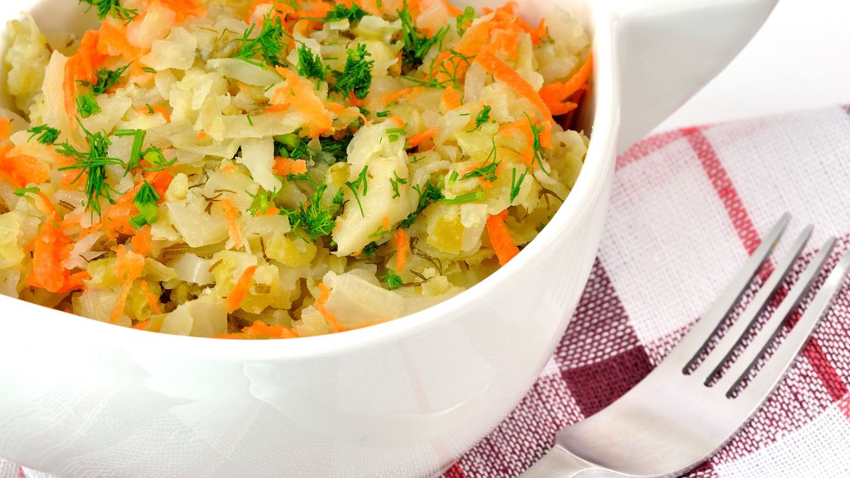 Surówka z młodej kapusty - idealna na wiosnę