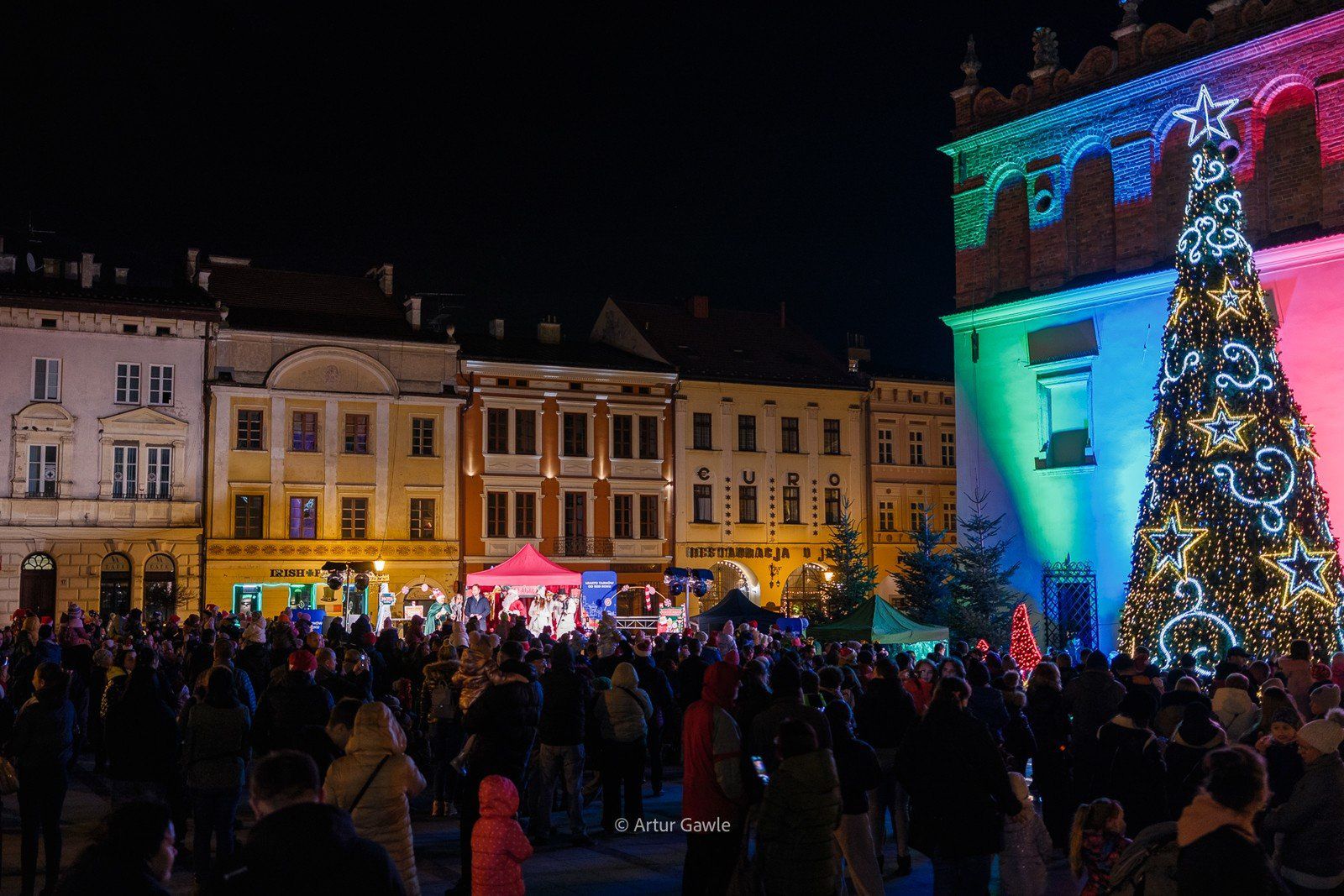 Spotkanie ze św. Mikołajem i uroczyste włączenie oświetlenia na miejskiej choince na Rynku w Tarnowie