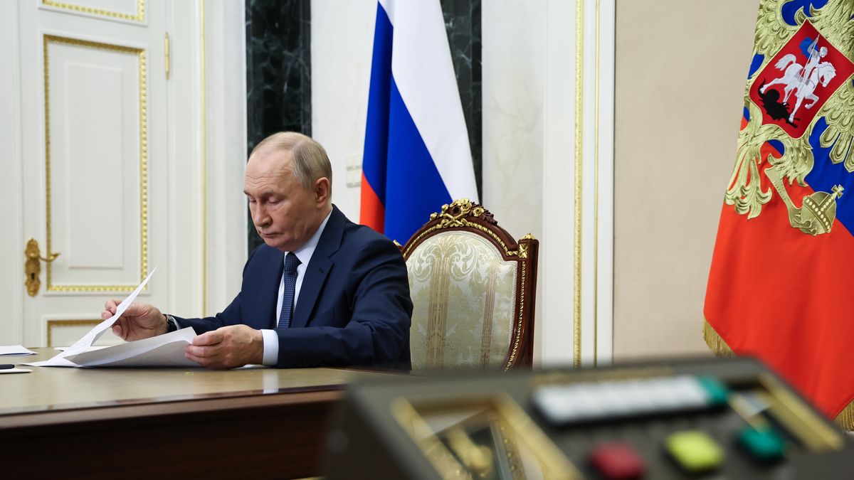 Putin chairs government meeting via video conference in Moscow
epa12490016 Russian President Vladimir Putin chairs a government meeting via video conference in Moscow, Russia, 29 October 2025.  EPA/ALEXANDER KAZAKOV/SPUTNIK/KREMLIN / POOL MANDATORY CREDIT 
Dostawca: PAP/EPA.
ALEXANDER KAZAKOV/SPUTNIK/KREMLIN / POOL
meeting, putin, video conference