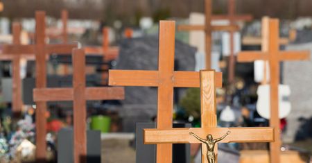 Mieszkaniec Warszawy pogrzebany za życia. "Myśleli, że nie żyję"