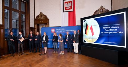 Po tej wpadce PiS triumfował. Tłumacz z głośnej konferencji zabrał głos