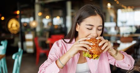 Uwielbiasz fast foody? Sprawdź w krzyżówce, co o nich wiesz